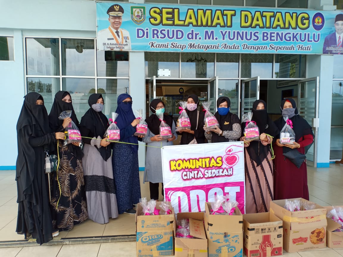 Jelang Lebaran, ODOT Berikan Bingkisan Paket Bantuan Sembako