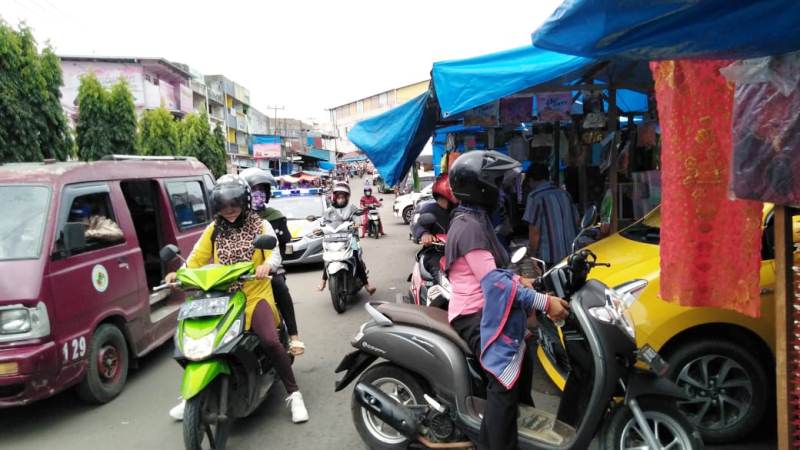 H-3 Lebaran, Warga Ramai Serbu Pusat Perbelanjaan