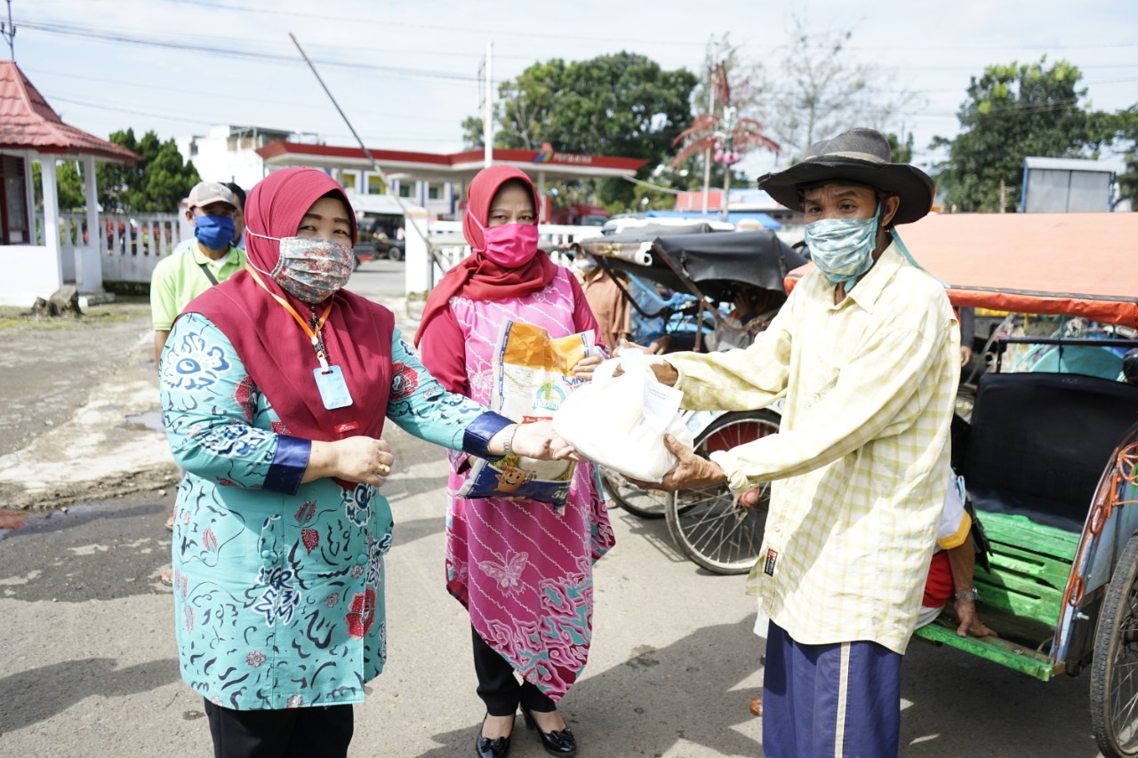 200 Paket Sembako Untuk Dhuafa