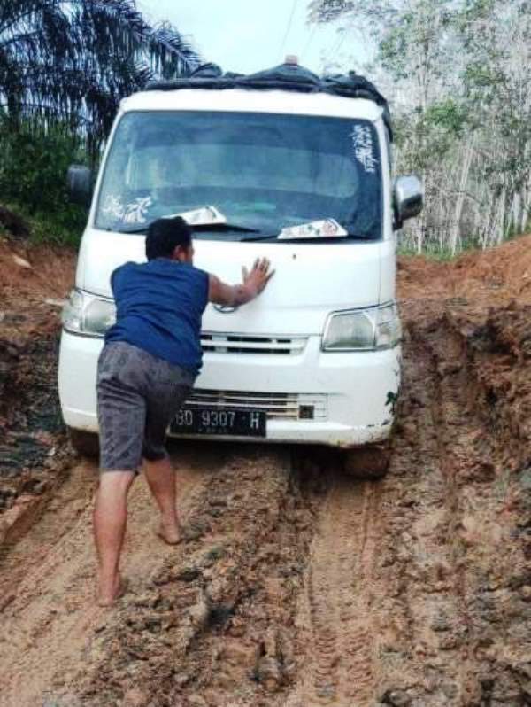 Pembangunan Akses Jalan Desa Kinal Jaya Ditunggu Warga