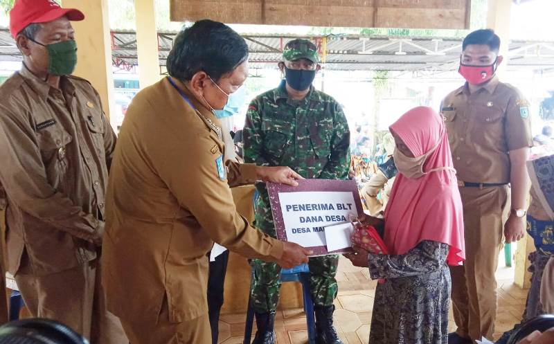 Bupati Mian Saksikan Penyaluran BLT DD Marga Sakti