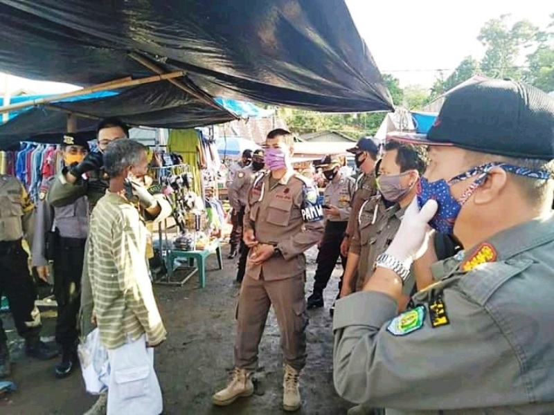 Satpol PP Edukasi Masyarakat Hadapi Normal Baru