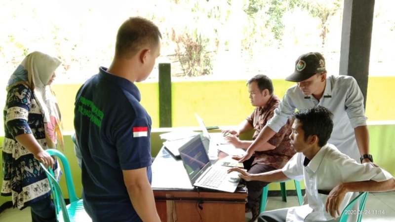 Input Data Potensi Desa Gunung Kembang Melalui eDMC dan IDM