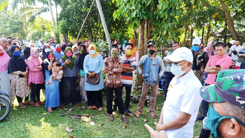 Ricuh Pembagian BLT, Bupati dan Kades Adu Pendapat