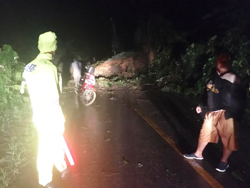 Longsor Kawasan Badas Beriang KM 18, Akses Manna – Pagar Alam Terhambat