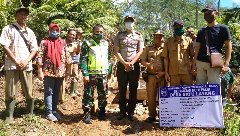 Titik Nol, Batu Layang Mulai Membangun Rabat Beton