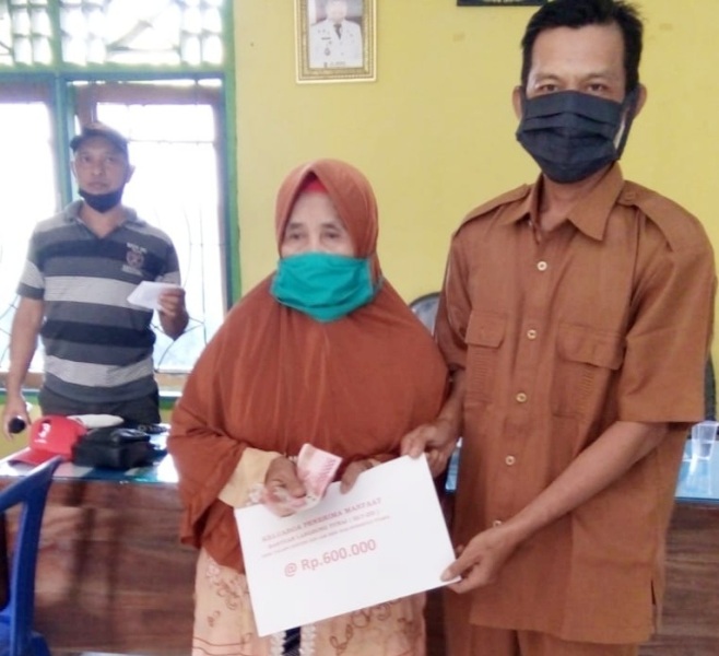 38 KK Talang Ginting Gembira Terima BLT DD