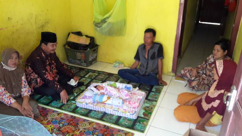 Wabup Suparto Bantu Bayi Penderita Omphalocele