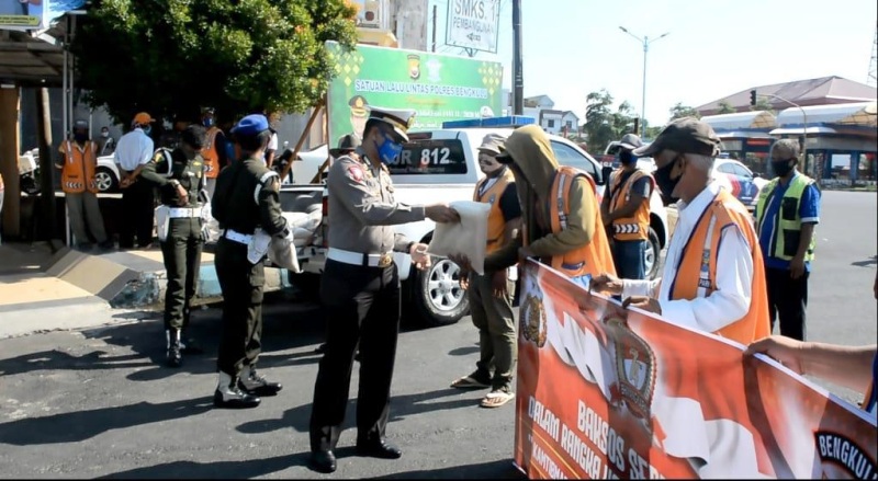 Dirlantas Polda Bagikan Bantu 358 Petugas Parkir