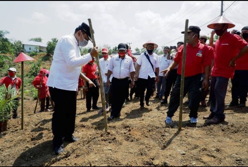 Ke Sebayur Bupati Mian Bawa Bantuan dan Serap Aspirasi