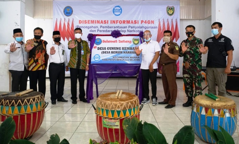 Bupati Gusnan Apresiasi Pemdes Gunung Kembang Inisiasi Program Desa Bersinar