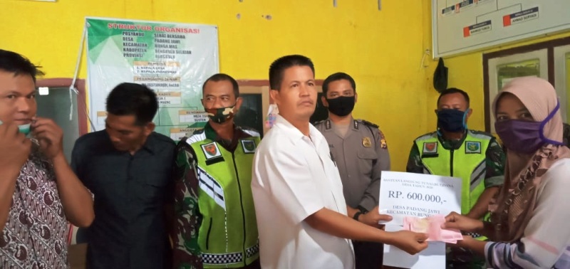 Desa Padang Jawi Salurkan BLT Tahap Satu