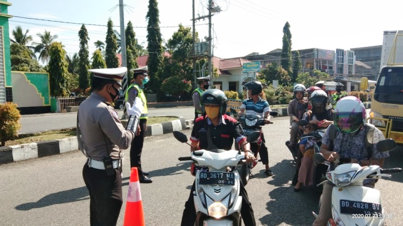 Pengendara Wajib Patuhi Aturan Lalu Lintas dan Pakai Masker