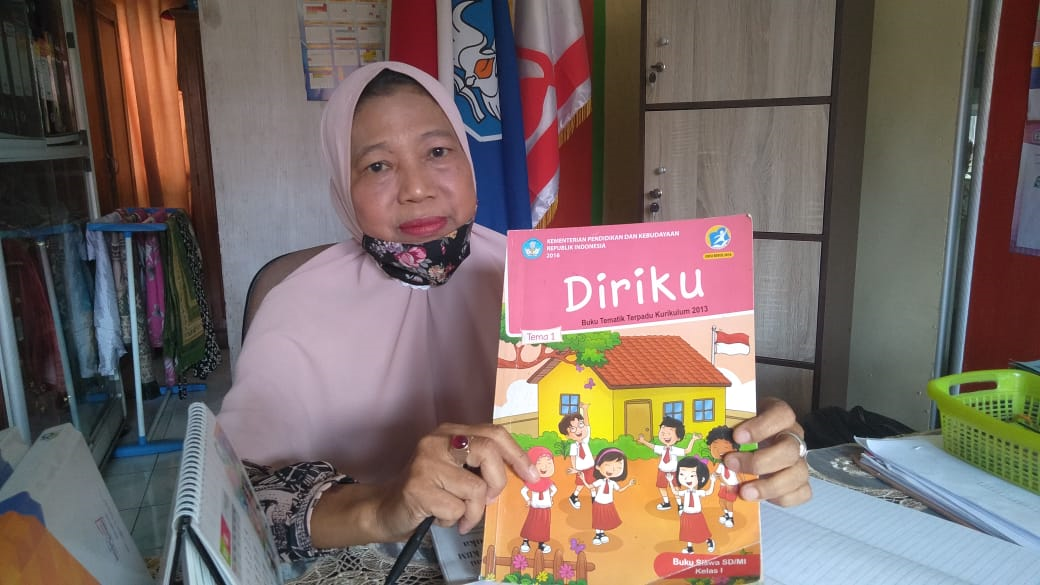 Belajar Secara Daring, SDN 5 Kota Bengkulu  Bagikan Buku Pembelajaran Gratis