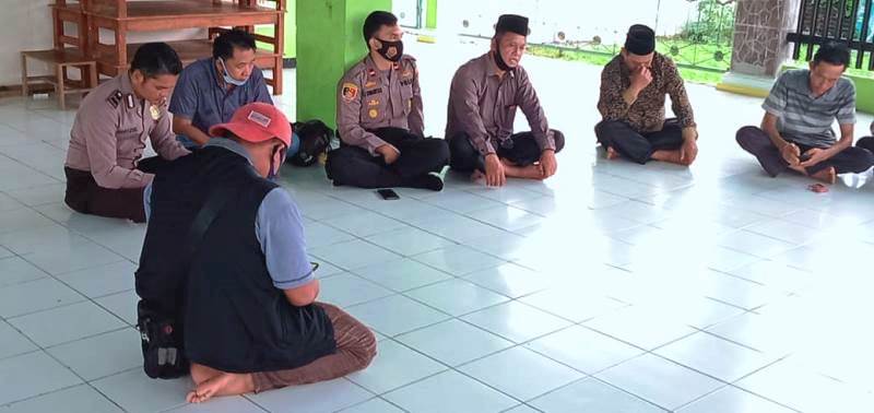 Desa Ketaping Gelar Sanksi Adat Jambar Nasi Kuning