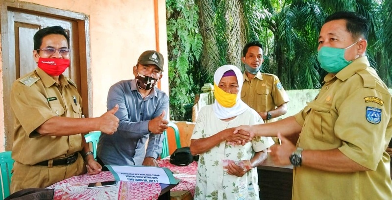 Camat Benhar Saksikan Pencairan BLT DD Bulan Ketiga Desa Lubuk Gading