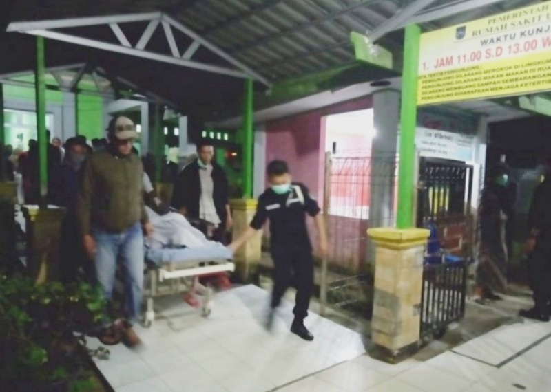 Perawat RSUD Arga Makmur MD Saat Bertugas