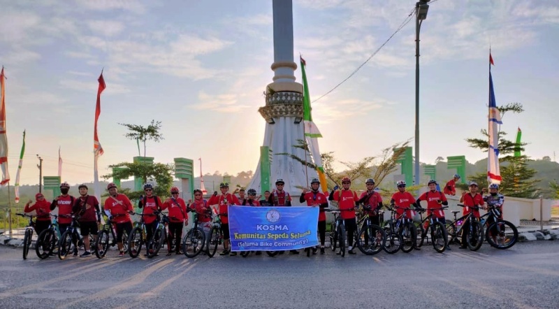 Gowes Fun Bike, Kibarkan Bendera Merah Putih di Objek Wisata