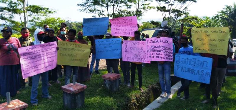 Soal BLT, Kades Rawa Indah Dituntut Warganya untuk Mundur