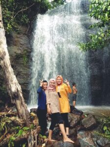 Air Terjun Cuup Kepew Bengkulu Tengah Ramai Dikunjungi Wisatawan