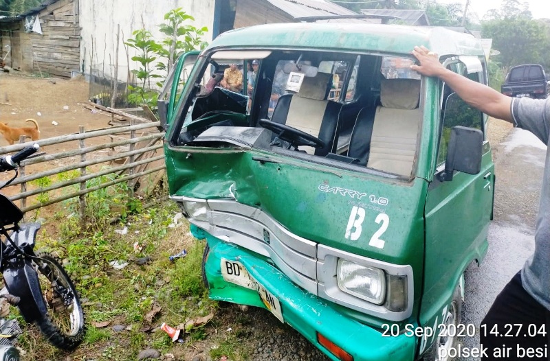 Jalan Sempit, Fortune VS Angkot Tabrakan