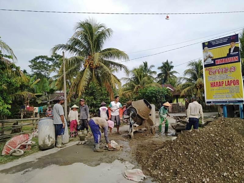 Desa Tanjung Eran Bangun Dua Lokasi Rabat Beton