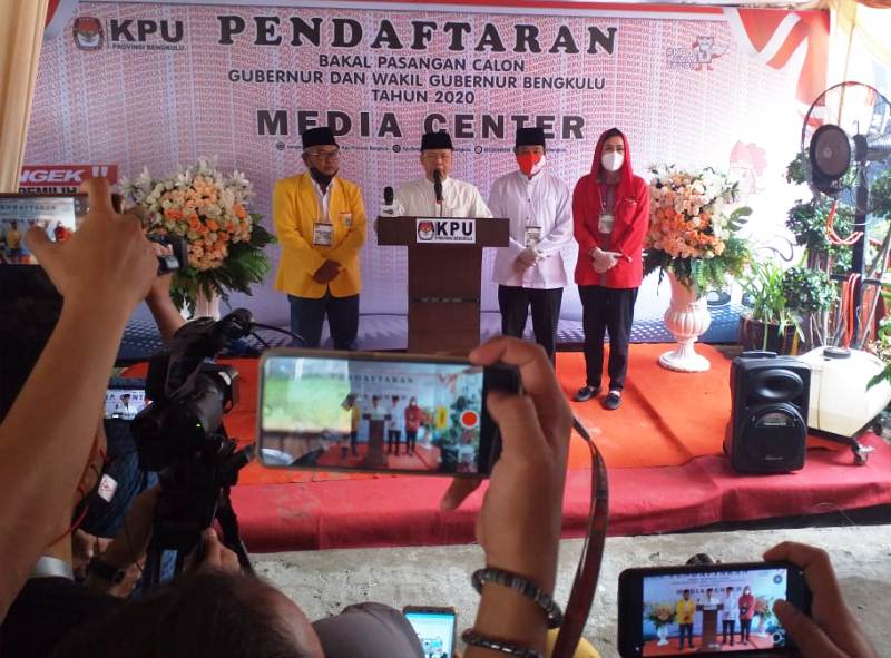 Diantar Angkot, Ojol dan Dua Legislator RI, R2 Daftar KPU