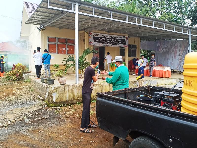 Sambut Pendaftaran Paslon, Kantor KPU Kepahiang Disemprot