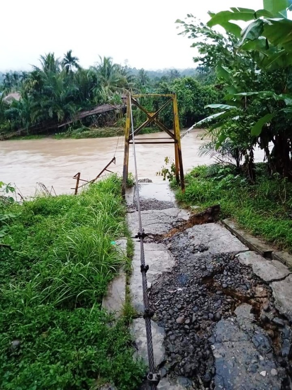 Banjir, Jembatan Putus, Akses Jalan Lumpuh dan Puluhan Rumah Terendam