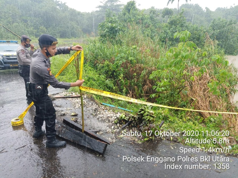 Longsor di Enggano, Jalan Utama Penghubung 3 Desa Nyaris Putus