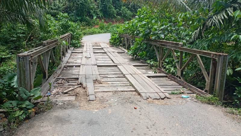 Warga Semundam Minta Ganti Jembatan