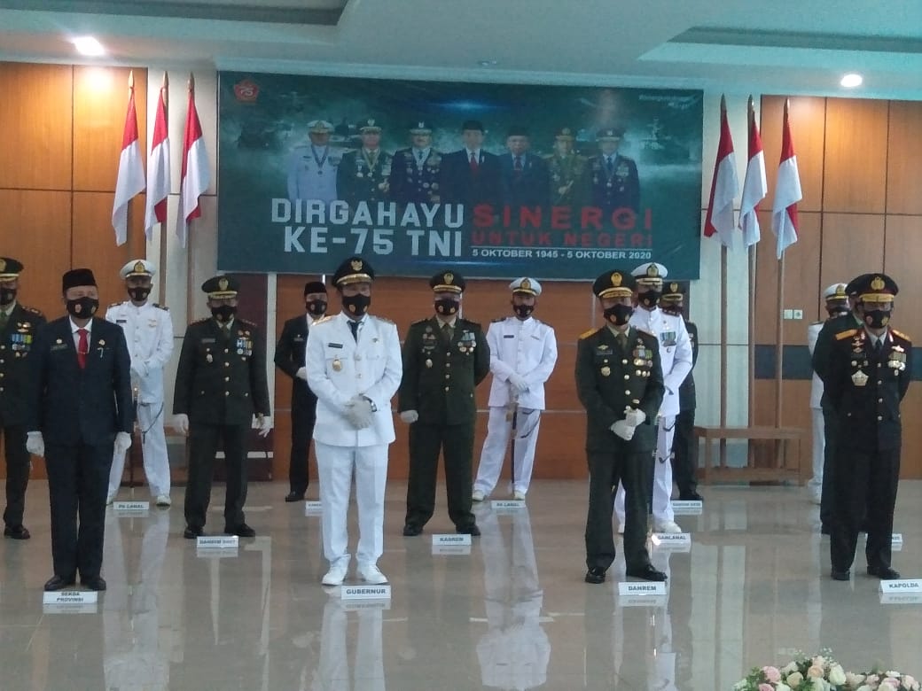 Danrem 041/Gamas Bersama Plt Gubernur Ikuti Upacara HUT Ke 75 TNI Secara Virtual