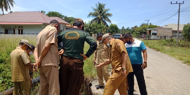 Jalan Menuju Desa Tanjung Harapan – Tanjung Medan Terancam Ambruk