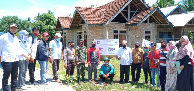 Pemdes Air Buluh Bangun Pelapis Tebing dan Drainase