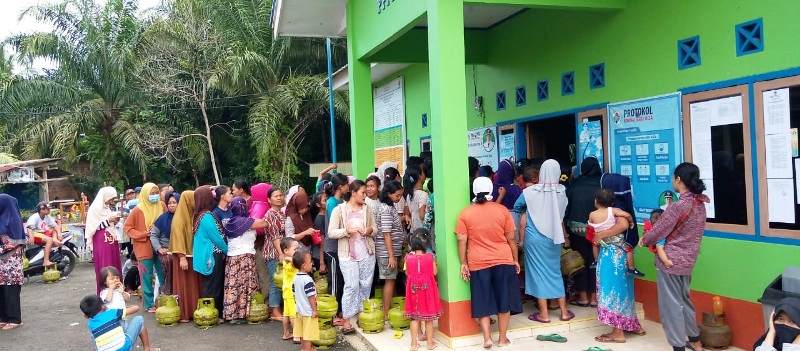 Gas Miskin Semakin Sulit, Warga Harus Antri Berjam-Jam