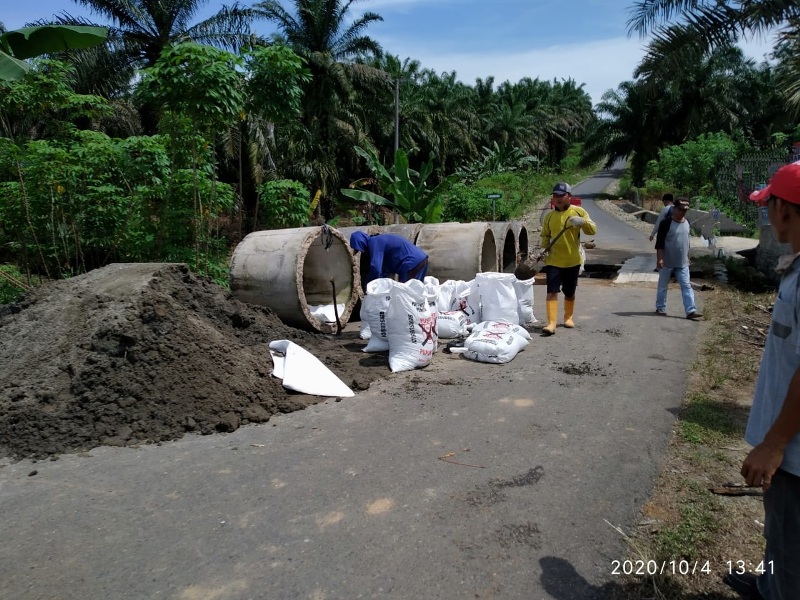 Dinas PUPR Mukomuko Langsung Perbaiki Gorong-Gorong Jebol