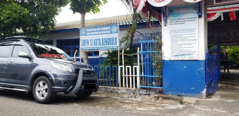 SMPN 13 Bernuansa Keagamaan Ujian Semester Ganjil melalui Video