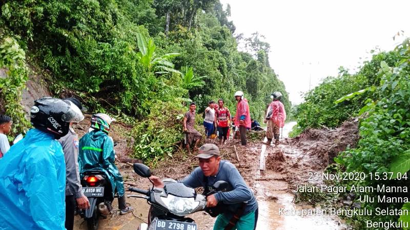 Hujan Empat Jam, Lima Titik Lokasi BS Longsor