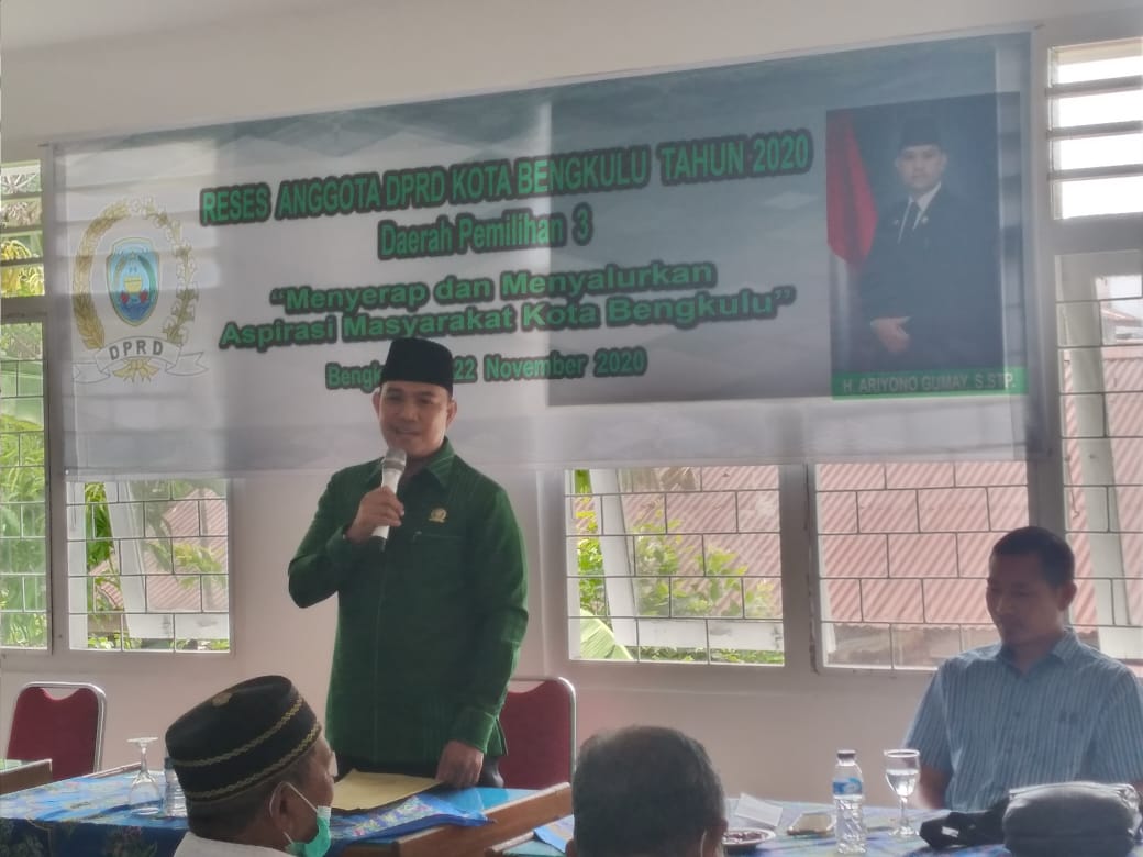 Beda, Dewan Ariyono Sumbang Honor Reses Untuk Fasum