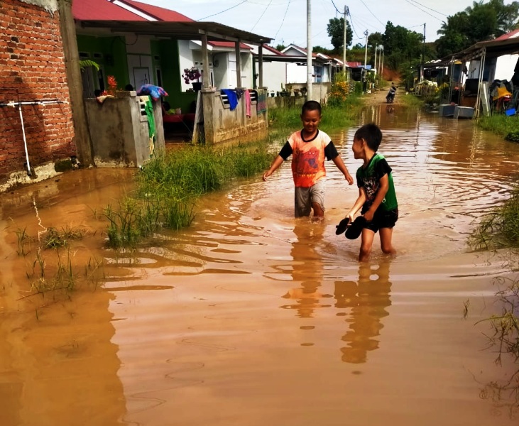 Perumahan Terendam Banjir, Warga Minta Buatkan Saluran Drainase