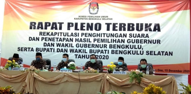 Rapat Pleno Terbuka Petahana Unggul