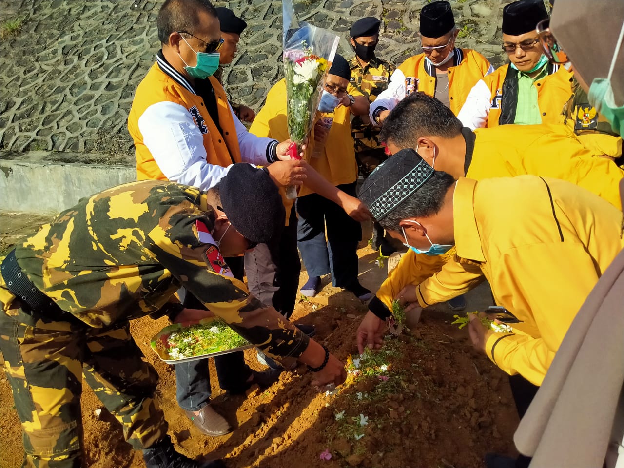 Ziarah Makam Muslihan dan Bagikan Sembako ke Panti Asuhan