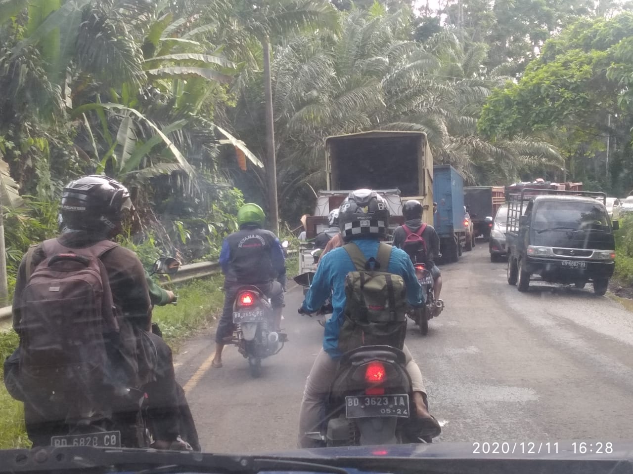 Pohon Tumbang, Jalinbar Macet, Listrik Padam