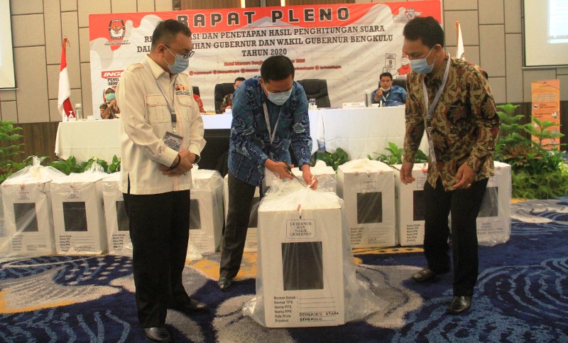 KPU Provinsi Pleno Pertama se Indonesia