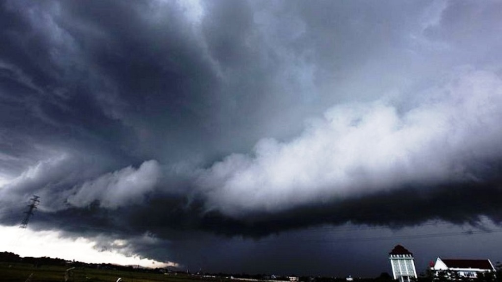 Pengaruh Angin Comolunimbus, Sore-Malam Bengkulu Hujan