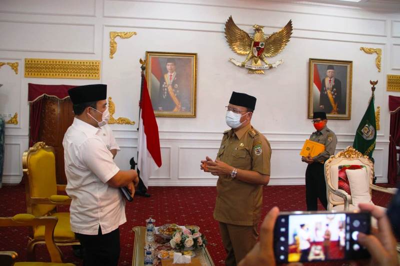 Gub dan Presiden Bahas Kepastian Vaksinasi Covid