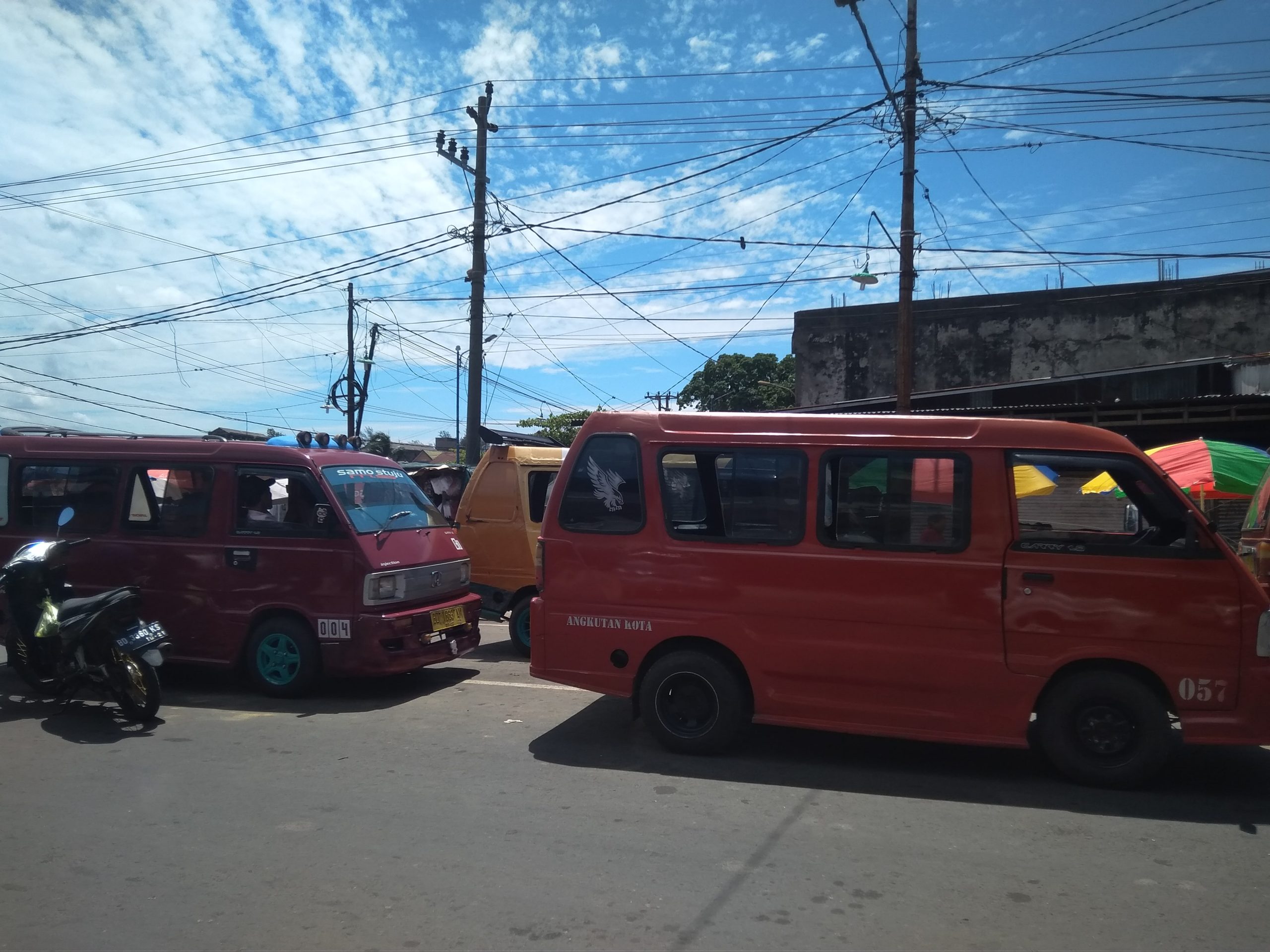 Pendapatan Sopir Angkot Menurun Drastis