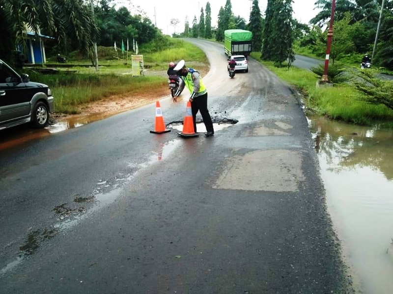 Rawan Laka, Polres Pasang Traffic Cone