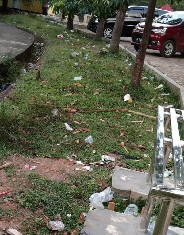 Pengunjung Kecewa, Sampah Berserakan di Danau Nibung