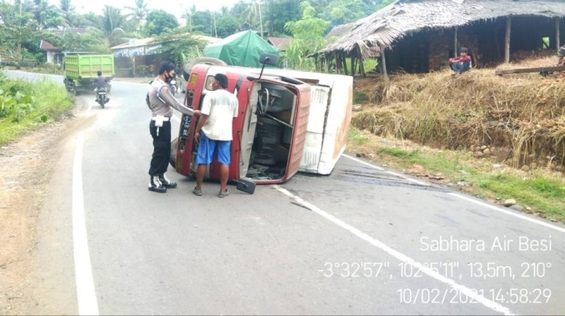 Pecah Ban, Dump Truk Terbalik